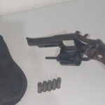 em-colmeia,-policia-militar-prende-homem-por-porte-ilegal-de-arma-de-fogo-e-embriaguez-ao-volante