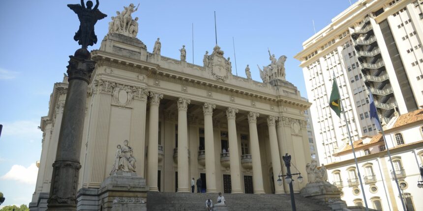 projeto-da-alerj-preve-autorizar-uso-de-spray-para-defesa-de-mulheres