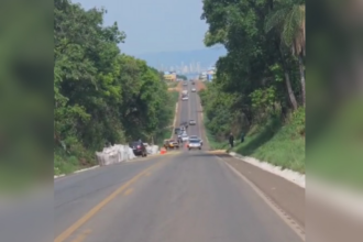 rodovia-to-080-e-parcialmente-liberada-apos-acidente-entre-caminhao-e-carro-que-deixou-motorista-morto