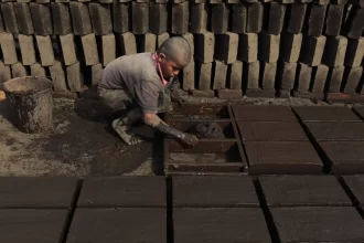 trabalho-infantil-volta-a-subir-e-afeta-1,650-milhao-de-criancas-e-adolescentes,-mostra-ibge