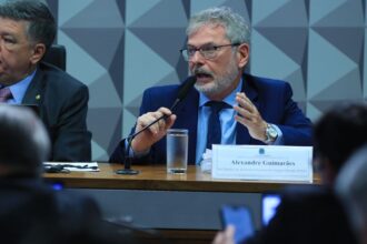 ex-diretor,-alexandre-guimaraes,-entra-em-contradicao-na-cpmi-do-inss