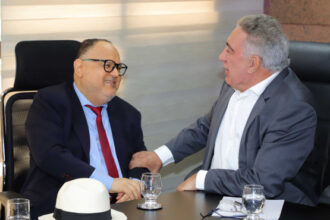 governador-laurez-moreira-debate-projetos-com-ex-ministro-da-educacao-jose-henrique-paim