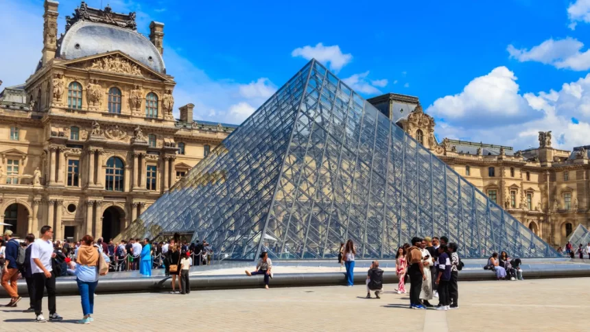 presos-por-roubo-do-louvre-‘admitem-parcialmente’-envolvimento-no-crime