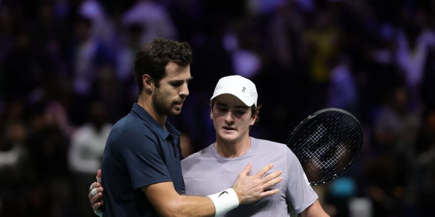 joao-fonseca-batalha-em-quadra,-mas-da-adeus-ao-masters-1000-de-paris