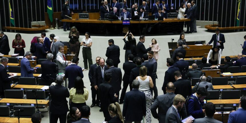 deputados-questionam-a-acao-no-rio-e-discutem-medidas-contra-o-crime