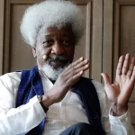wole-soyinka,-vencedor-do-nobel,-diz-ter-visto-revogado-apos-fazer-critica-a-trump