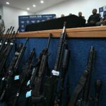 entenda-as-conexoes-por-tras-do-arsenal-do-comando-vermelho-no-complexo-do-alemao