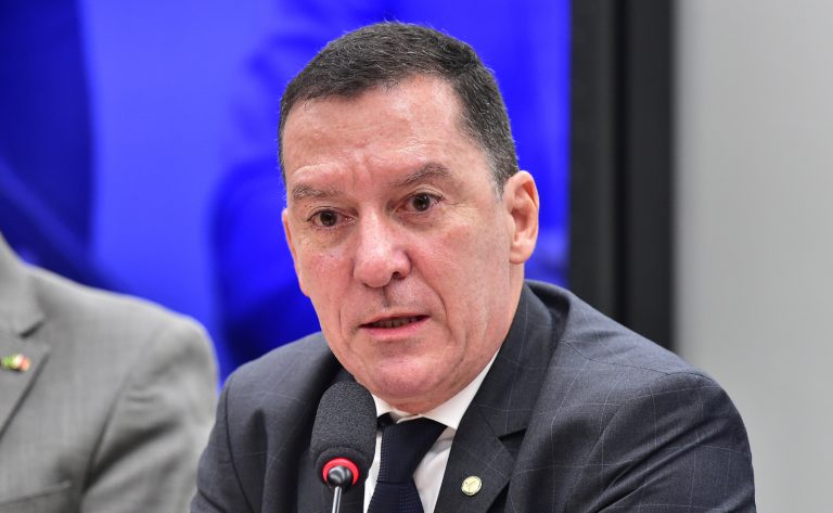 projeto-de-lei-assegura-assistencia-juridica-a-policial-acusado