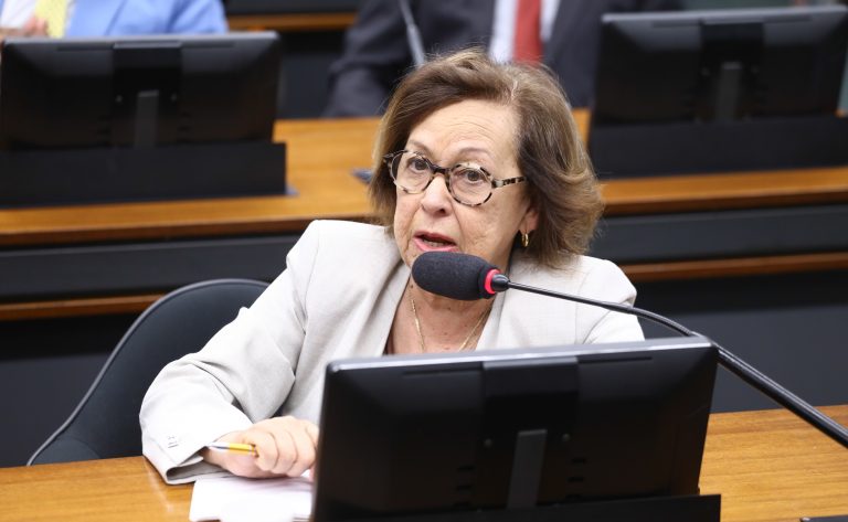 comissao-aprova-projeto-que-preve-apoio-a-apresentacoes-artisticas-nos-transportes-publicos