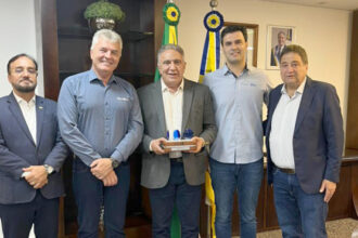 governador-laurez-moreira-recebe-visita-do-presidente-da-frisia-cooperativa-agroindustrial