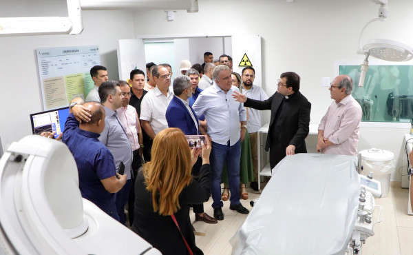 em-visita-ao-hospital-dom-orione,-governador-laurez-moreira-reafirma-o-compromisso-com-o-avanco-da-saude-no-estado