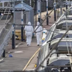 ataque-a-faca-em-trem-na-inglaterra-fere-10-pessoas