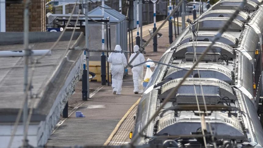 ataque-a-faca-em-trem-na-inglaterra-fere-10-pessoas