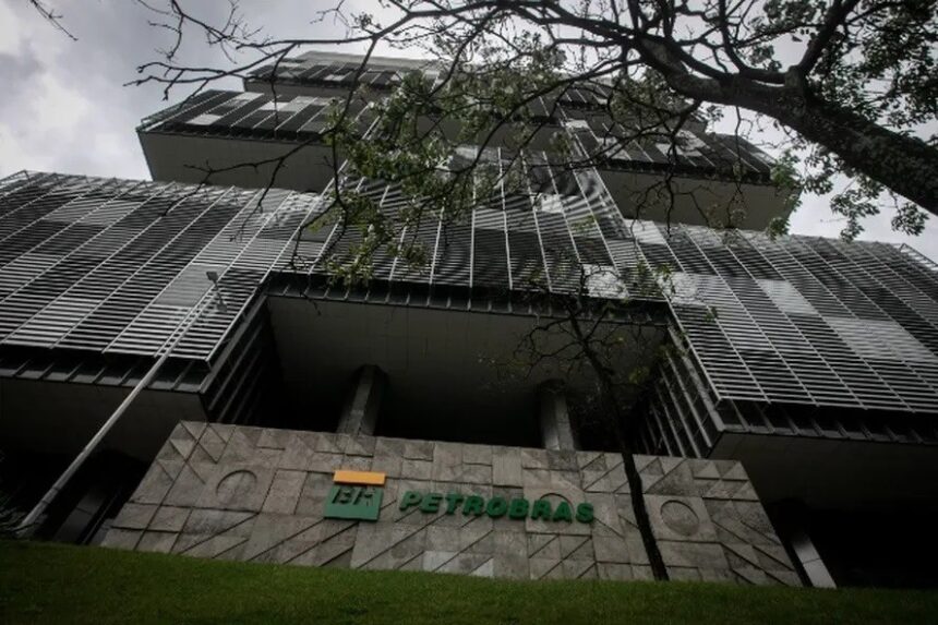 petrobras-abrira-programa-de-desligamento-voluntario-a-funcionarios-aposentados-pelo-inss-antes-da-reforma-da-previdencia