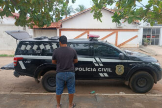 em-alvorada,-policia-civil-prende-homem-em-flagrante-por-violencia-domestica-contra-sua-companheira