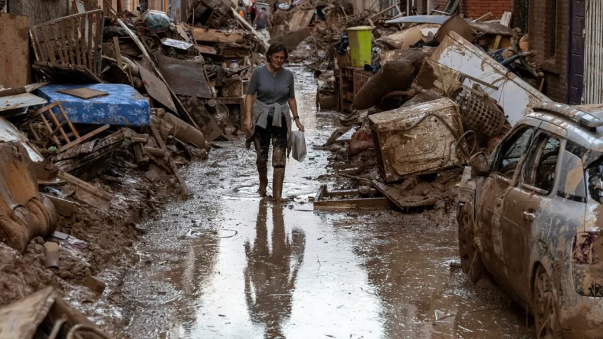 governador-de-valencia-renuncia-um-ano-apos-enchente-com-229-mortes