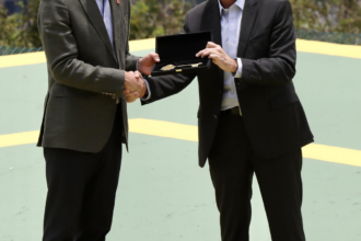 principe-william-visita-pao-de-acucar-e-recebe-chave-da-cidade-do-rio