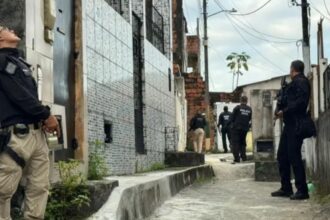 acao-contra-o-comando-vermelho-prende-35-na-bahia;-1-pessoa-foi-morta