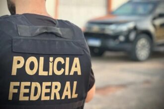operacao-da-pf-mira-esquema-de-extorsao-no-rio:-tres-policiais-federais-e-um-pm-foram-afastados