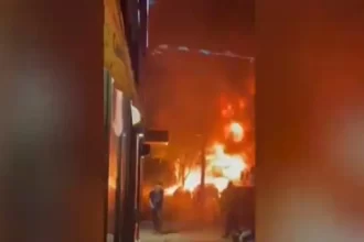 carro-explode-em-nova-york-e-deixa-7-bombeiros-feridos;-video