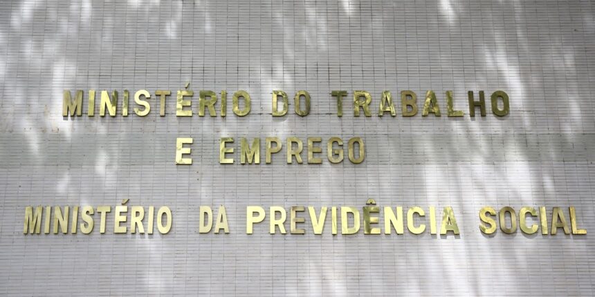 prazo-para-contestar-descontos-indevidos-do-inss-​termina-dia-14