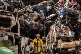 governador-de-valencia-renuncia-um-ano-apos-enchente-com-229-mortes