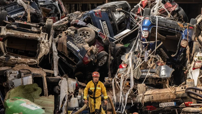 governador-de-valencia-renuncia-um-ano-apos-enchente-com-229-mortes