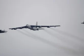 eua-enviam-bombardeiros-a-costa-da-venezuela-pela-4a-vez