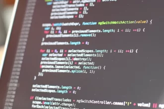 palavra-do-ano-em-2025:-afinal,-o-que-e-‘vibe-coding’?