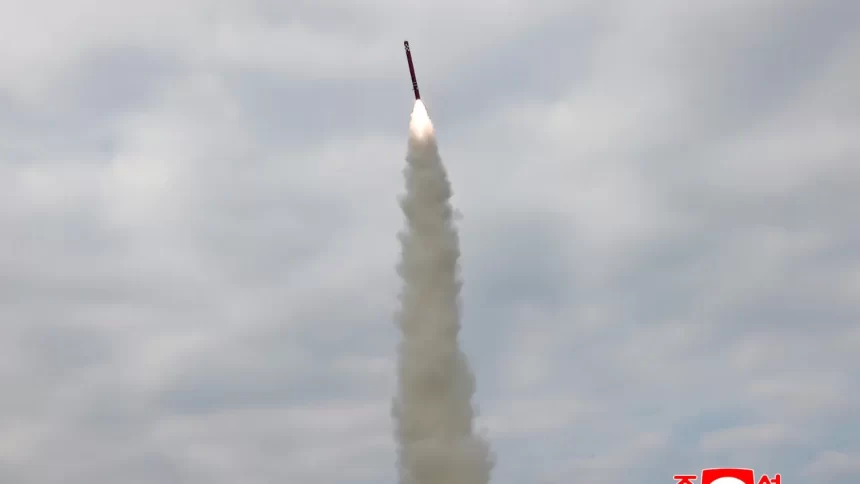 coreia-do-sul-diz-que-pyongyang-lancou-missil-balistico-para-mar-do-japao