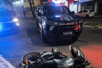 motociclista-e-preso-apos-sair-de-bar,-empinar-moto-e-bater-em-viatura-da-guarda-metropolitana-de-palmas