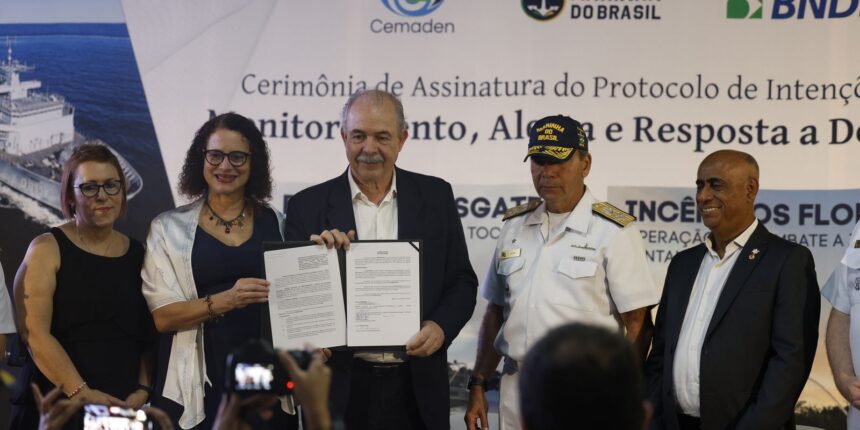 bndes,-marinha-e-cemaden-fecham-acordo-para-resposta-a-desastres