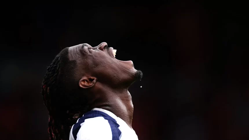 jogador-do-tottenham-perde-r$-5-milhoes-em-golpe-bancario-no-reino-unido