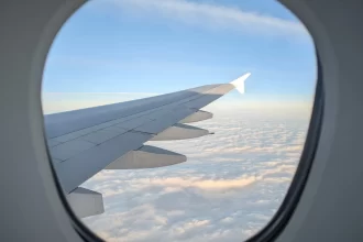 aviao-pousa-de-lado-no-aeroporto-de-navegantes-devido-a-forte-ventania