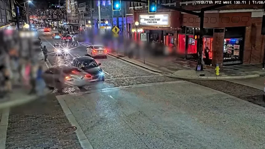 carro-em-fuga-da-policia-bate-contra-bar-e-mata-quatro-pessoas-nos-eua