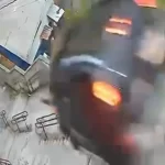 motorista-perde-controle-e-carro-despenca-de-escadaria-em-sp;-video