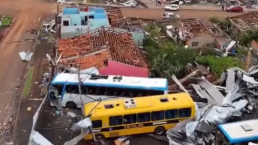 quatro-pessoas-seguem-na-uti-apos-tornado-no-parana,-mas-nao-ha-casos-graves,-diz-secretaria