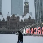 toronto-amanhece-coberta-de-neve-e-ganha-cenario-de-cartao-de-natal