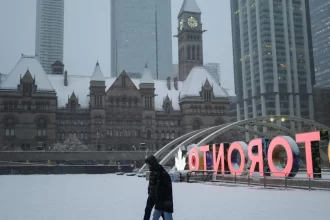 toronto-amanhece-coberta-de-neve-e-ganha-cenario-de-cartao-de-natal
