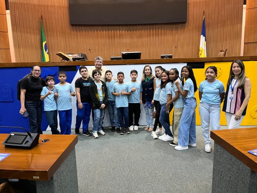 projeto-visita-guiada-recebe-estudantes-de-santana-do-araguaia-(pa)-na-assembleia