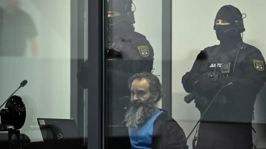 medico-que-matou-6-pessoas-na-alemanha-e-julgado-“em-caixa-de-vidro”