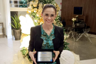 professora-de-escola-estadual-do-tocantins-conquista-premio-nacional-com-projeto-sobre-meliponicultura-e-ciencias