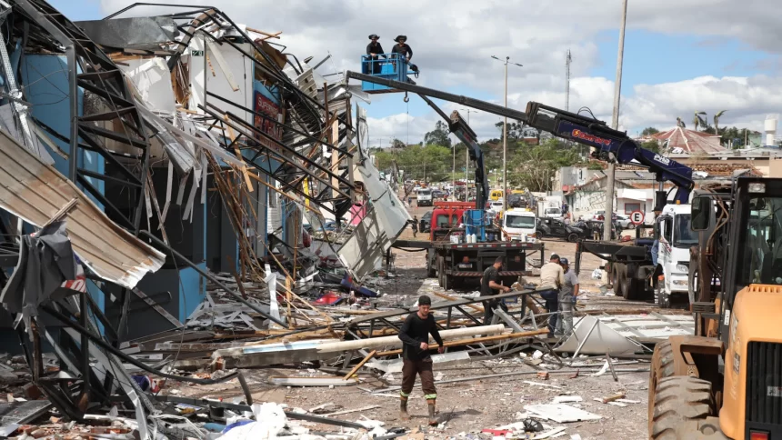 40%-dos-imoveis-atingidos-por-tornado-no-pr-terao-que-ser-reconstruidos,-aponta-laudo