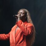 liniker-brilha,-e-brasileiros-como-sorriso-maroto-e-joao-gomes-conquistam-destaque-no-grammy-latino-2025;-confira-os-vencedores