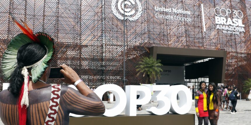 indigenas-do-mundo-cobram-na-cop30-centralidade-na-acao-climatica 