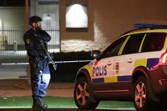 onibus-avanca-contra-ponto-de-onibus-e-deixa-mortos-e-feridos-na-capital-da-suecia