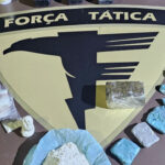 pmto-apreende-drogas,-municoes-e-radios-comunicadores-em-ponto-de-trafico-em-gurupi