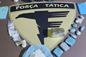 pmto-apreende-drogas,-municoes-e-radios-comunicadores-em-ponto-de-trafico-em-gurupi