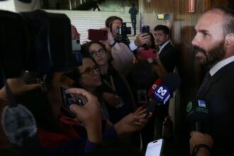 por-unanimidade,-stf-torna-eduardo-bolsonaro-reu-por-atuacao-nos-eua