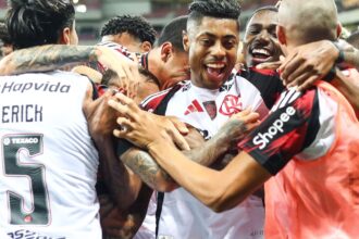 flamengo-goleia-sport-e-assume-lideranca;-santos-derrota-palmeiras